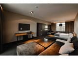 EVE BOUTIQUE LAKEFRONT RESORT 5