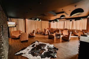 EVE BOUTIQUE LAKEFRONT RESORT 6