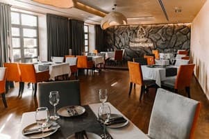 EVE BOUTIQUE LAKEFRONT RESORT 7