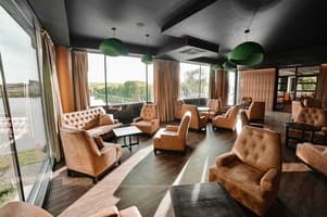 EVE BOUTIQUE LAKEFRONT RESORT 11